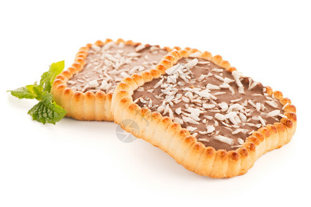 巧克力和椰子馅饼孤立在白色背景图片