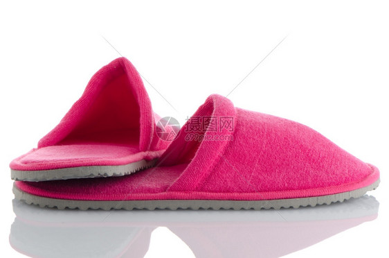 白色背景的粉红拖鞋图片