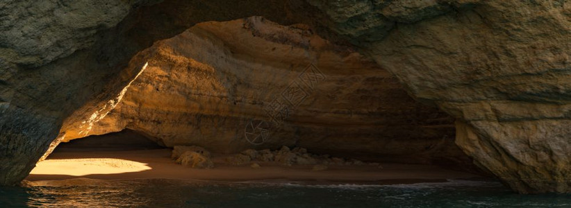 贝纳吉尔海滩洞穴葡萄牙阿尔加夫阳光明媚的日子图片