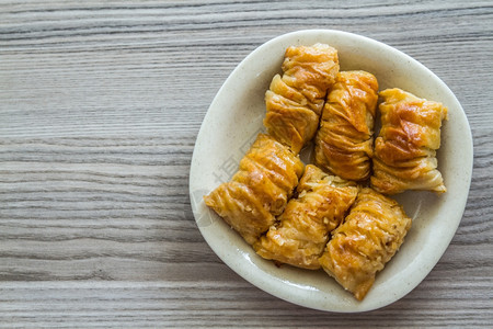 类似不同形状的Baklava的土耳其皮萨里奥糕点甜图片