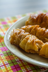 类似不同形状的Baklava的土耳其皮萨里奥糕点甜图片