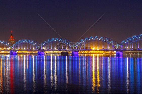 火车桥在里加中心晚上火车桥在晚上图片
