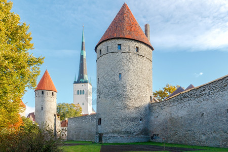 中世纪的堡垒由石头和塔林的楼制造林堡垒墙图片