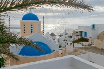 希腊圣托里尼奥亚奥亚白风车日落时有白色风车图片