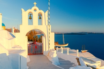 希腊圣托里尼奥亚传统小白教堂图片