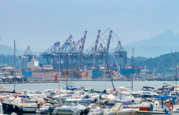 LaSpezia货运港意大利LaSpezia货港和集装箱码头展望Liguria意大利LaSpezia货港和集装箱码头图片
