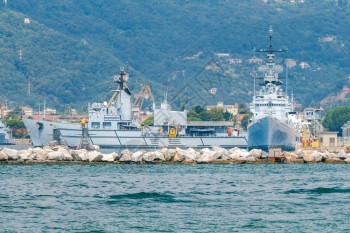 北约军舰在意大利的拉斯佩齐亚湾利古里图片