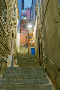 意大利中世纪马纳罗拉村的古老狭窄街道意大利古里亚ParcoNazionaledelleCinqueTerreLiguria图片
