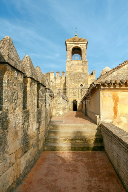 科多瓦克里斯特国王皇宫西班牙科尔多瓦的阿卡扎德洛斯的石墙和塔楼安达卢西亚图片