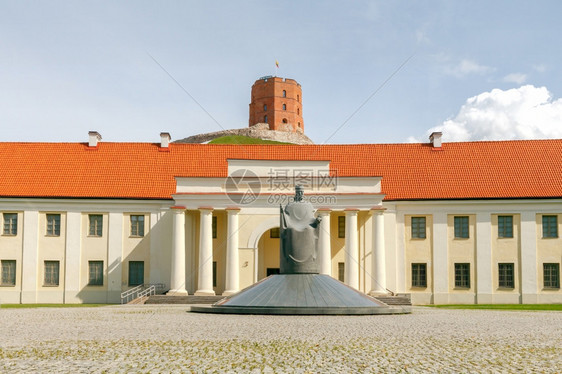 维尔纽斯铁塔和的盖迪米纳山是立陶宛首都的主要景点之一图片