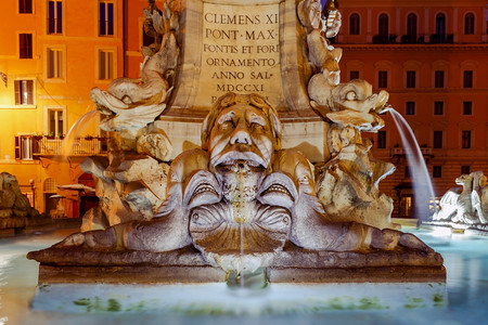 罗马通达广场的不老泉罗马高地的万神殿前罗通达广场著名的喷泉图片