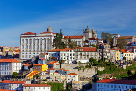 城市的空中景象阳光明媚的早晨城市空中景象葡萄牙的波尔图图片