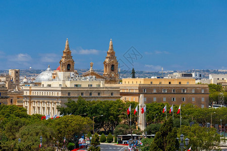 瓦莱塔城市的空中景象天气晴朗的城市空中景象马耳他背景图片
