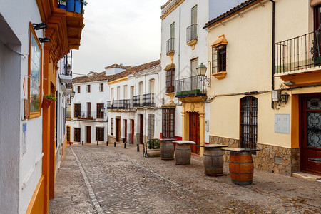 在西班牙安达卢亚的兰市狭小传统街道上图片