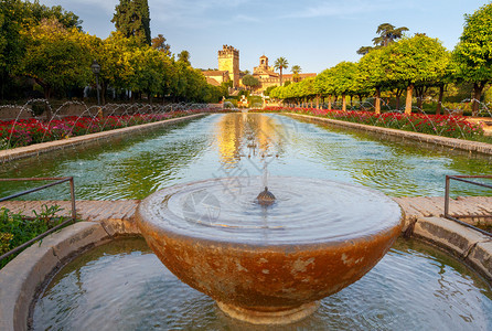 科多瓦克里斯特国王皇宫阿尔卡扎德洛斯雷耶克里蒂亚诺克里蒂安国王皇宫科尔多瓦安达卢西亚班牙的鲜花园和喷泉图片