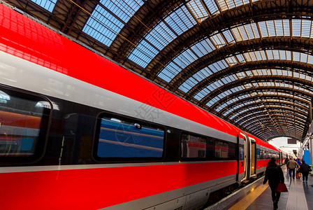 上海地铁意大利米兰中央火车站乘客平台视图中央火车站背景