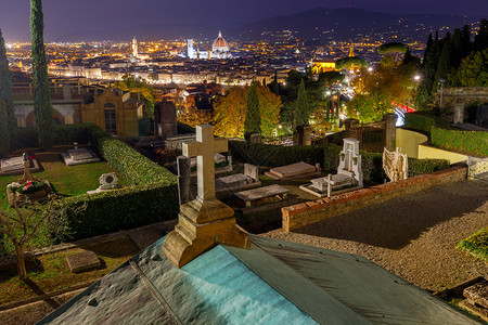 佛罗伦萨晚上的杜奥莫圣玛莉亚德菲奥佛罗伦萨图片