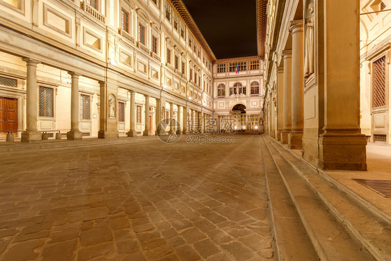 佛罗伦萨Ufizzi画廊夜间照明意大利佛罗伦萨图片