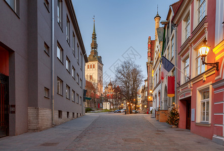 爱沙尼亚塔林旧城古老的中世纪街凌晨在旧塔林爱沙尼亚图片