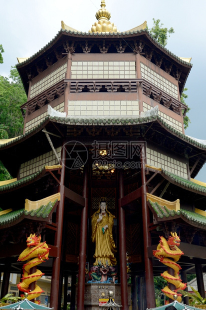 泰国南部安达曼海Krabi市中心外的TempleWatThamSeau寺图片