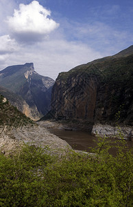 华省Cabrei3个峡谷大坝项目的三个峡谷上Yangzee河中fengjie村附近林峡谷的风景图片