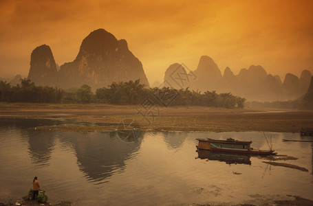 广西省Guilin市附近Yangshou附近的利河地貌东亚西图片
