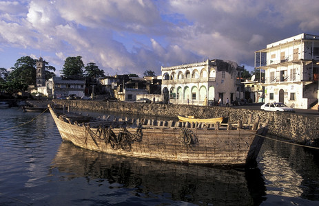 非洲印度洋科摩罗岛莫尼市的港口图片