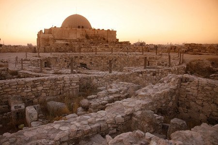 中东部约旦安曼市JabelalQalah城堡的废墟图片