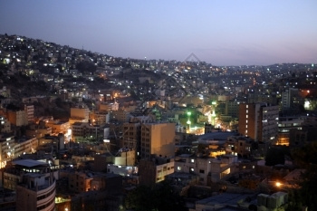 中东部约旦安曼市城中心图片