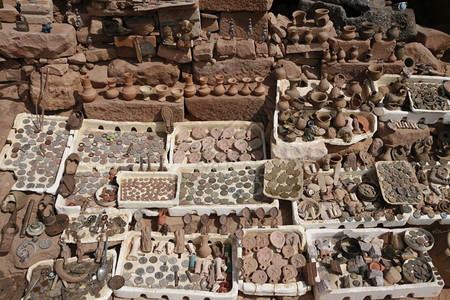 a中东部约旦佩特拉寺庙城附近WadiMusa村的商店图片