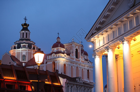 旧的维尔纽斯市城和立陶宛波罗的海州市政厅图片