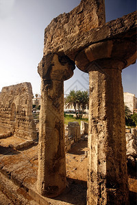 在意大利南部欧洲西里锡拉库萨老城的阿波罗寺庙图片