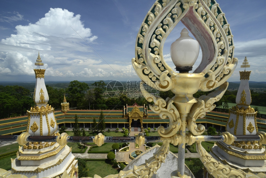 位于泰国东北部伊桑地区乌邦拉契塔尼西北部罗伊埃省附近一座山上的