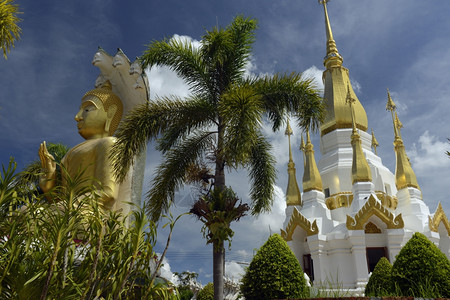 泰国东北部伊桑地区乌邦拉查塔尼省孔家附近湄公河上的watthamkhuhas