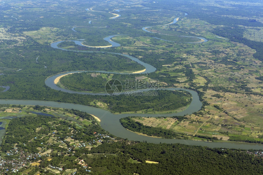 泰国东北部伊桑地区ubonrachathani省景观的空中视图
