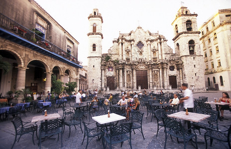 位于加勒比海古巴哈瓦那市老城的卡特拉广场美洲古巴哈瓦那图片
