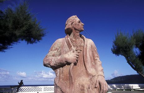 克里斯蒂佛哥伦布纪念碑古巴拉科阿村卡比巴海中的古图片