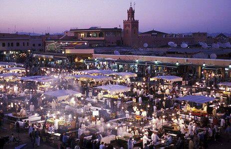 北非摩洛哥老城马拉喀什DjemmadelFna广场的街头食品和夜生活图片
