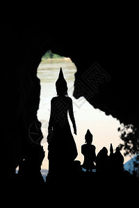 苏特斯塔西亚老挝北部LuangPrabang附近湄公河上的朴佛洞背景图片