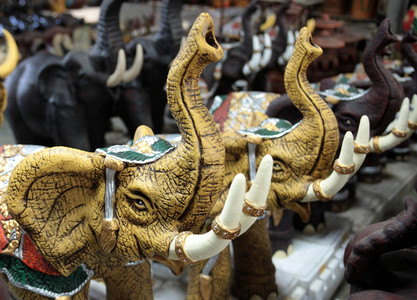 在泰国东北部伊桑地区的纳洪拉查西马省的Khorat市附近有一家手工艺品和Keramik商店图片