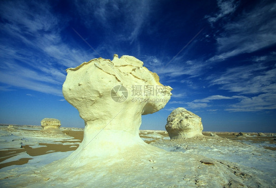北非埃及撒哈拉沙漠中的白色沙漠非洲埃及开罗撒哈拉白沙漠图片