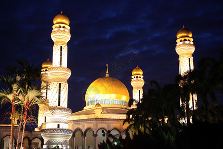 位于东南亚婆罗洲文莱达鲁萨兰国斯里巴加湾市的JameAsrHassanilBolkiah清真寺亚洲文莱达鲁萨兰国图片