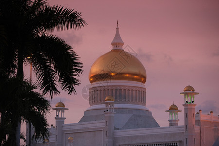 国家清真寺位于东南亚婆罗洲文莱达鲁萨兰国斯里巴加湾市的奥马尔阿里赛福迪安清真寺亚洲文莱达鲁萨兰国背景