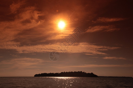 a文莱达鲁萨兰国BandarseriBegawan市附近沿海东南亚婆罗洲的海滩图片