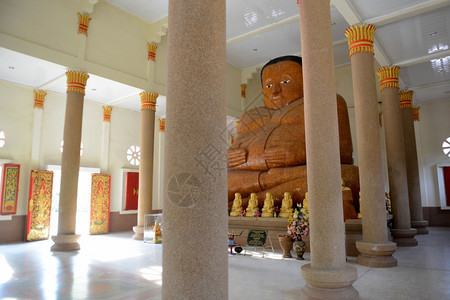 位于泰国东部乌博拉契塔尼市以北的阿姆纳特查伦市中心的一座寺庙泰国图片