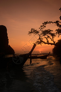 泰国南部安达曼海的克拉比城外敖昂附近铁路上的HatPhraNang海滩泰国图片