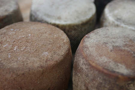 大西洋中班牙加那利岛中心的Tejeda山村市场奶酪图片