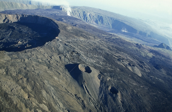 非洲印度洋留尼汪岛四经火山的地貌平原图片