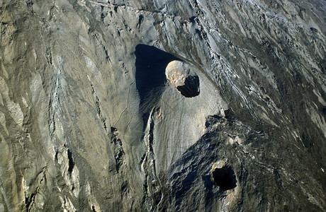 非洲印度洋留尼汪岛四经火山的地貌平原图片