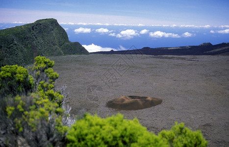 非洲印度洋留尼汪岛四经火山的地貌平原图片